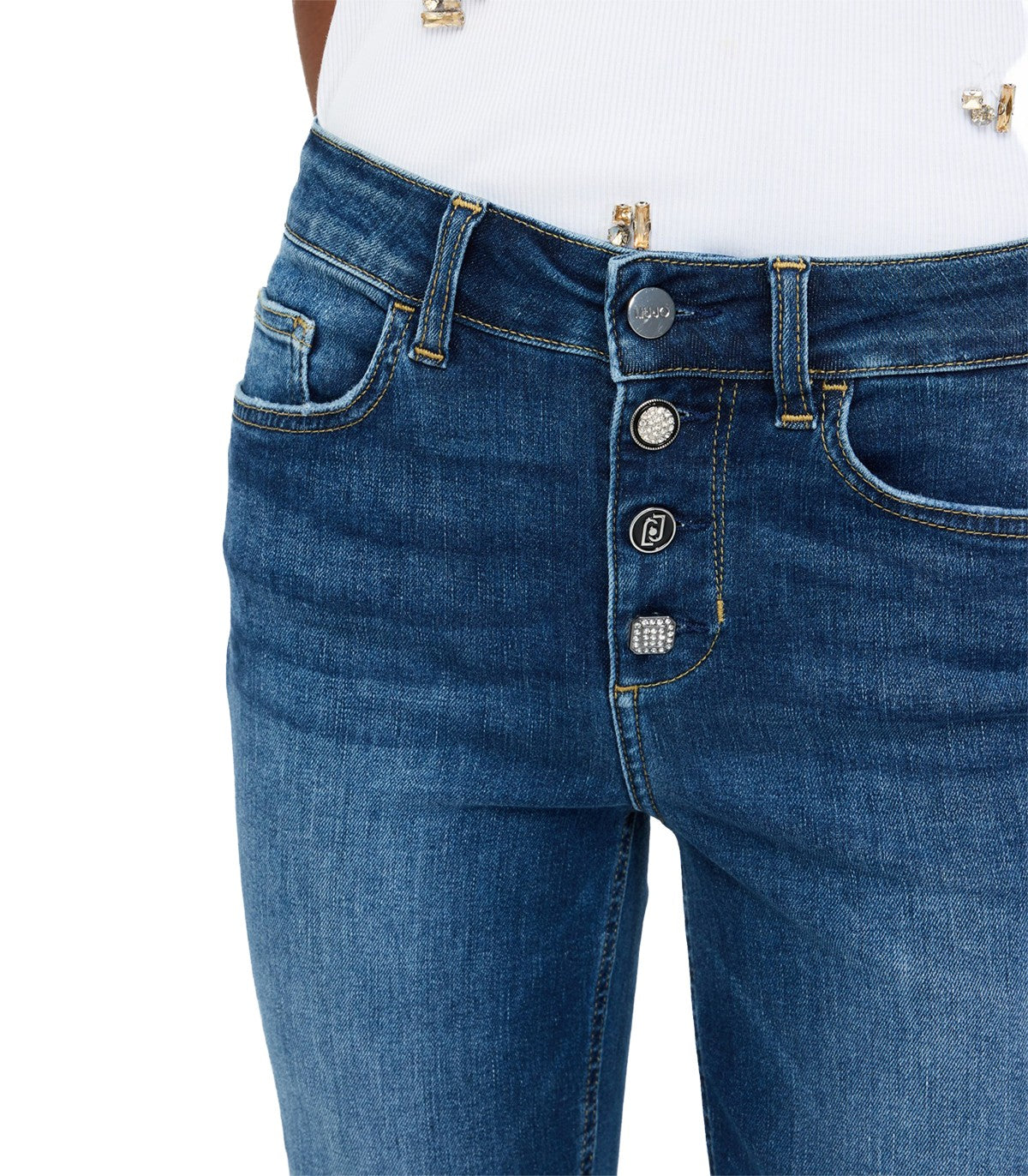 Jeans flare con bottoni a gioiello Liu o